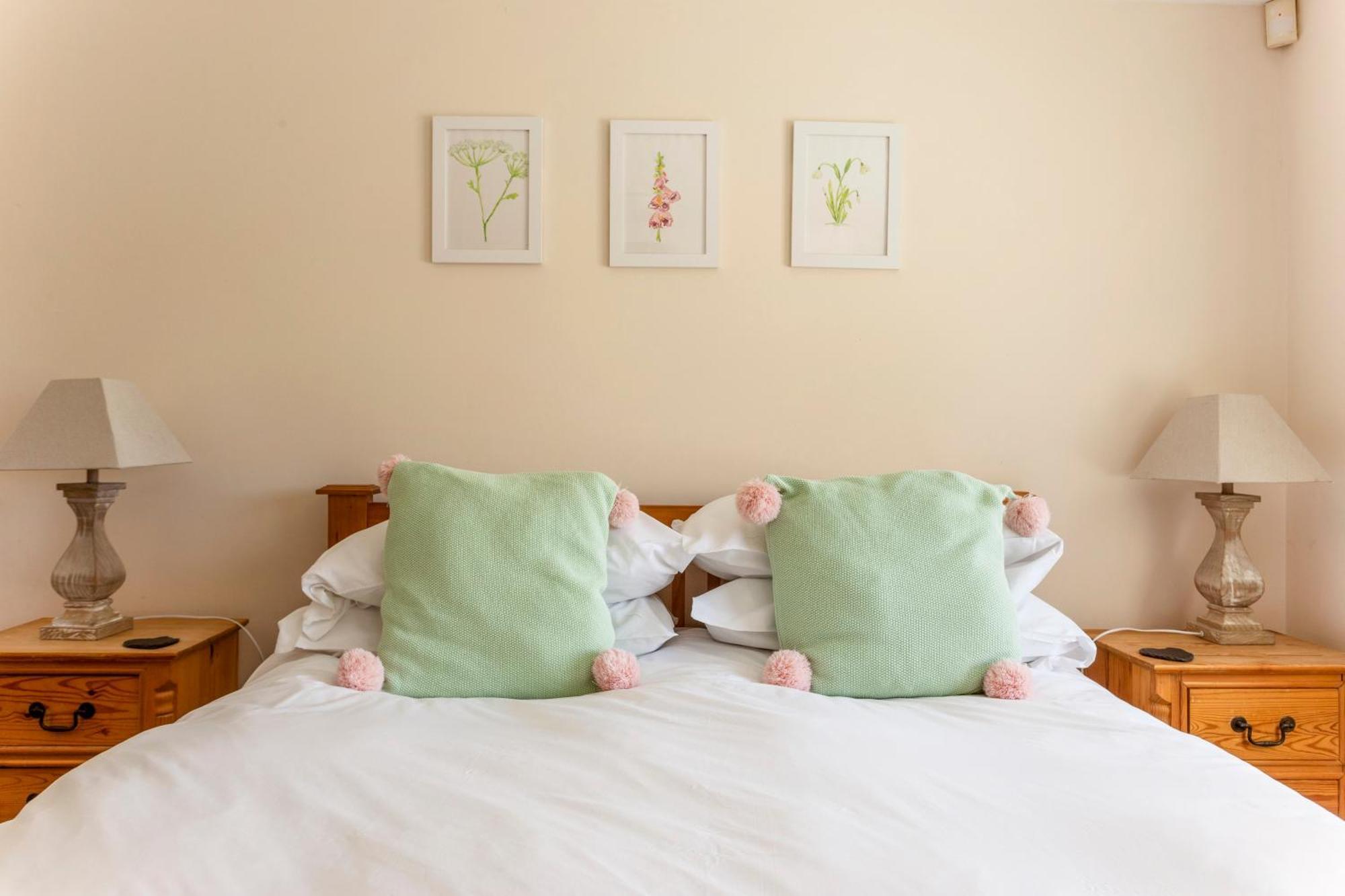 Bridge Farm Holiday Cottages Honeybourne Szoba fotó